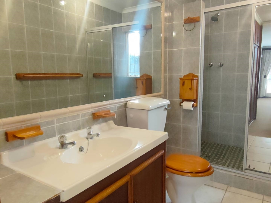2 Bedroom Property for Sale in Langenhovenpark Free State
